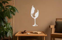 Görseli Galeri görüntüleyiciye yükleyin, Erkek Kadın Şarap Metal Duvar Dekoru