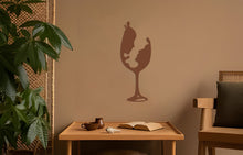 Görseli Galeri görüntüleyiciye yükleyin, Erkek Kadın Şarap Metal Duvar Dekoru