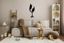 Görseli Galeri görüntüleyiciye yükleyin, Erkek Kadın Şarap Metal Duvar Dekoru