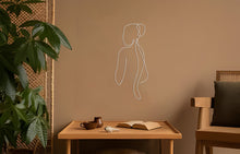 Görseli Galeri görüntüleyiciye yükleyin, Hat Kadın Metal Duvar Dekoru