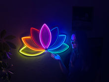 Görseli Galeri görüntüleyiciye yükleyin, Lotus Flower Neon Tabela