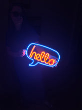 Görseli Galeri görüntüleyiciye yükleyin, Hello Neon Metal Tabela