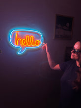 Görseli Galeri görüntüleyiciye yükleyin, Hello Neon Metal Tabela