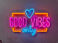 Görseli Galeri görüntüleyiciye yükleyin, Good Vibes Only Love Metal Tabela