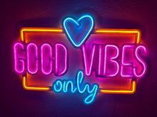 Görseli Galeri görüntüleyiciye yükleyin, Good Vibes Only Love Metal Tabela