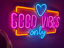 Görseli Galeri görüntüleyiciye yükleyin, Good Vibes Only Love Metal Tabela