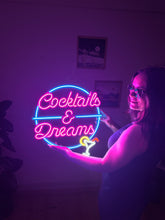 Görseli Galeri görüntüleyiciye yükleyin, Cocktails And Dreams Neon Metal Tabela
