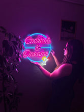 Görseli Galeri görüntüleyiciye yükleyin, Cocktails And Dreams Neon Metal Tabela