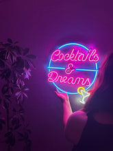 Görseli Galeri görüntüleyiciye yükleyin, Cocktails And Dreams Neon Metal Tabela