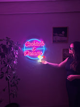 Görseli Galeri görüntüleyiciye yükleyin, Cocktails And Dreams Neon Metal Tabela