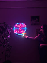 Görseli Galeri görüntüleyiciye yükleyin, Cocktails And Dreams Neon Metal Tabela