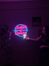 Görseli Galeri görüntüleyiciye yükleyin, Cocktails And Dreams Neon Metal Tabela