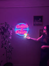 Görseli Galeri görüntüleyiciye yükleyin, Cocktails And Dreams Neon Metal Tabela