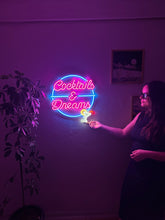 Görseli Galeri görüntüleyiciye yükleyin, Cocktails And Dreams Neon Metal Tabela