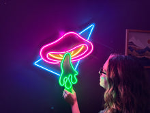 Görseli Galeri görüntüleyiciye yükleyin, Flying Mushroom Neon Metal Tabela