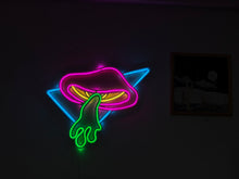 Görseli Galeri görüntüleyiciye yükleyin, Flying Mushroom Neon Metal Tabela