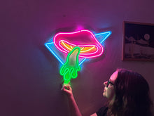 Görseli Galeri görüntüleyiciye yükleyin, Flying Mushroom Neon Metal Tabela