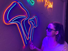 Görseli Galeri görüntüleyiciye yükleyin, Mushrooms Neon Metal Tabela