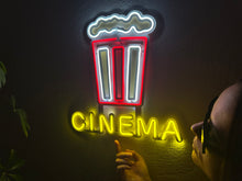 Görseli Galeri görüntüleyiciye yükleyin, Cinema Neon Metal Tabela