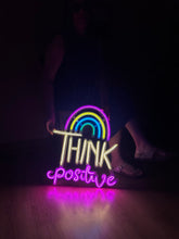 Görseli Galeri görüntüleyiciye yükleyin, Think Positive Neon Metal Tabela