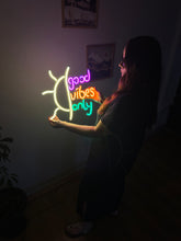 Görseli Galeri görüntüleyiciye yükleyin, Good Vibes Only Neon Metal Tabela