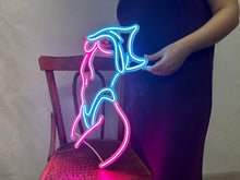 Görseli Galeri görüntüleyiciye yükleyin, Femme Fetale Neon Tabela