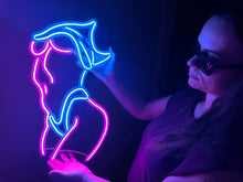 Görseli Galeri görüntüleyiciye yükleyin, Femme Fetale Neon Tabela