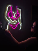 Görseli Galeri görüntüleyiciye yükleyin, Bikini Girl Neon Tabela