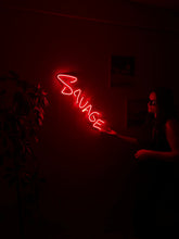 Görseli Galeri görüntüleyiciye yükleyin, Savage Neon Tabela
