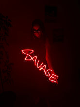 Görseli Galeri görüntüleyiciye yükleyin, Savage Neon Tabela