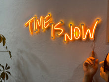 Görseli Galeri görüntüleyiciye yükleyin, Time is Now Neon Tabela