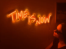 Görseli Galeri görüntüleyiciye yükleyin, Time is Now Neon Tabela