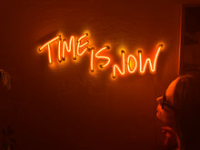 Görseli Galeri görüntüleyiciye yükleyin, Time is Now Neon Tabela