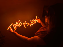 Görseli Galeri görüntüleyiciye yükleyin, Time is Now Neon Tabela