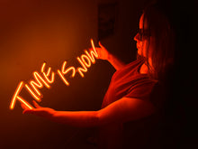 Görseli Galeri görüntüleyiciye yükleyin, Time is Now Neon Tabela
