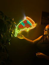 Görseli Galeri görüntüleyiciye yükleyin, Pizza Neon Tabela