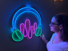 Görseli Galeri görüntüleyiciye yükleyin, Kulaklık Neon Tabela