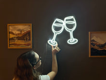 Görseli Galeri görüntüleyiciye yükleyin, Cheers Neon Tabela