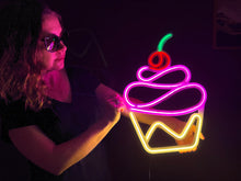 Görseli Galeri görüntüleyiciye yükleyin, Kek Neon Tabela