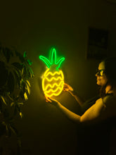 Görseli Galeri görüntüleyiciye yükleyin, Ananas Neon Tabela