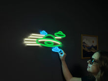 Görseli Galeri görüntüleyiciye yükleyin, Ufo Neon Tabela