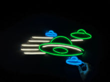 Görseli Galeri görüntüleyiciye yükleyin, Ufo Neon Tabela