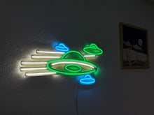 Görseli Galeri görüntüleyiciye yükleyin, Ufo Neon Tabela