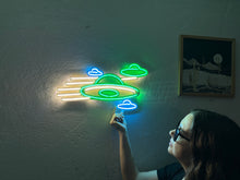 Görseli Galeri görüntüleyiciye yükleyin, Ufo Neon Tabela