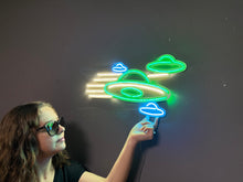 Görseli Galeri görüntüleyiciye yükleyin, Ufo Neon Tabela