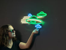 Görseli Galeri görüntüleyiciye yükleyin, Ufo Neon Tabela
