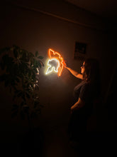 Görseli Galeri görüntüleyiciye yükleyin, Şövalye Neon Tabela