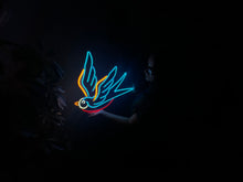 Görseli Galeri görüntüleyiciye yükleyin, Serçe Neon Tabela