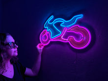 Görseli Galeri görüntüleyiciye yükleyin, Motosiklet Neon Tabela