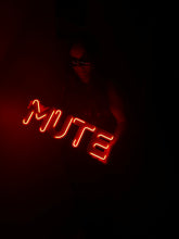 Görseli Galeri görüntüleyiciye yükleyin, Mute Neon Tabela